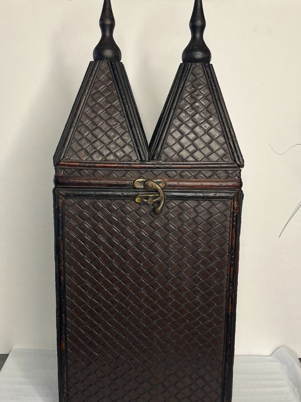Vtg Decor 22" Double Bamboo Wicker Wine Carry Case Steep Pyramidal Peak Lid RARE